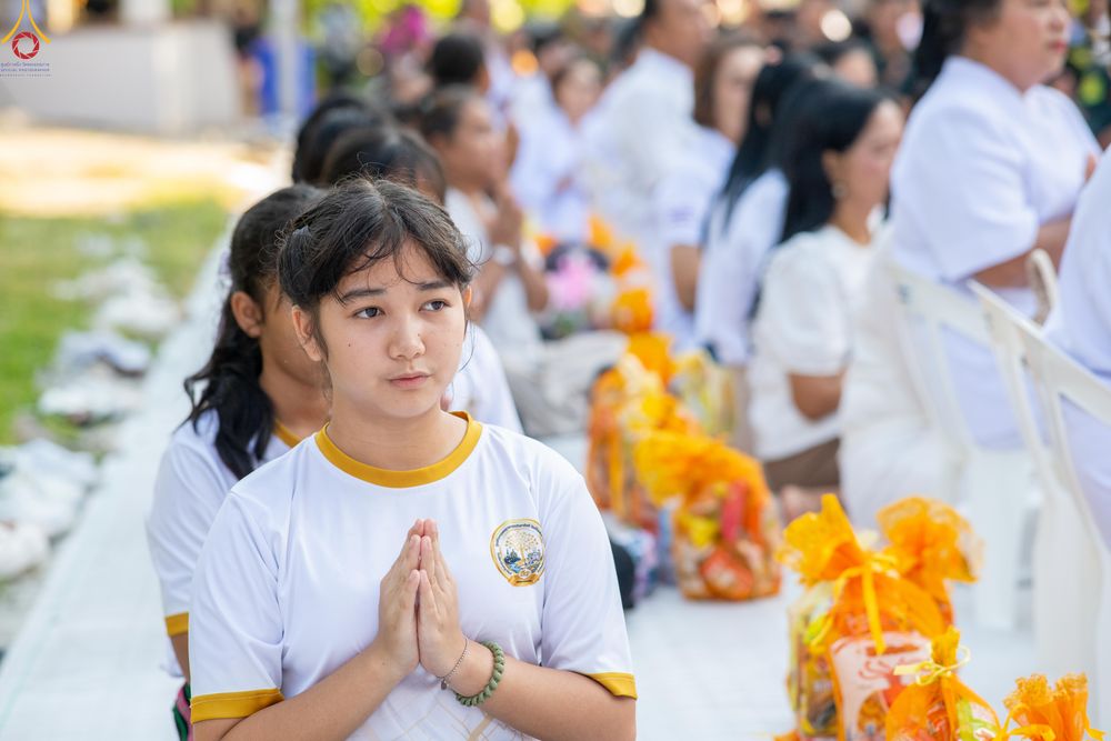 ภาพ No.339134:วันเสาร์ที่ 27 มิถุนายน พ.ศ. 2569 พิธีตักบาตรแด่คณะสงฆ์ 323 วัด 4 จังหวัดชายแดนภาคใต้ พิธีถวายสังฆทานแด่คณะสงฆ์ 323 วัด ปีที่ 22 ครั้งที่ 187 พิธีมอบกองทุนหนุนแรงใจช่วยครูใต้ ปีที่ 19 ครั้งที่ 150 และพิธีทำบุญอุทิศส่วนกุศลให้ผู้วายชนม์