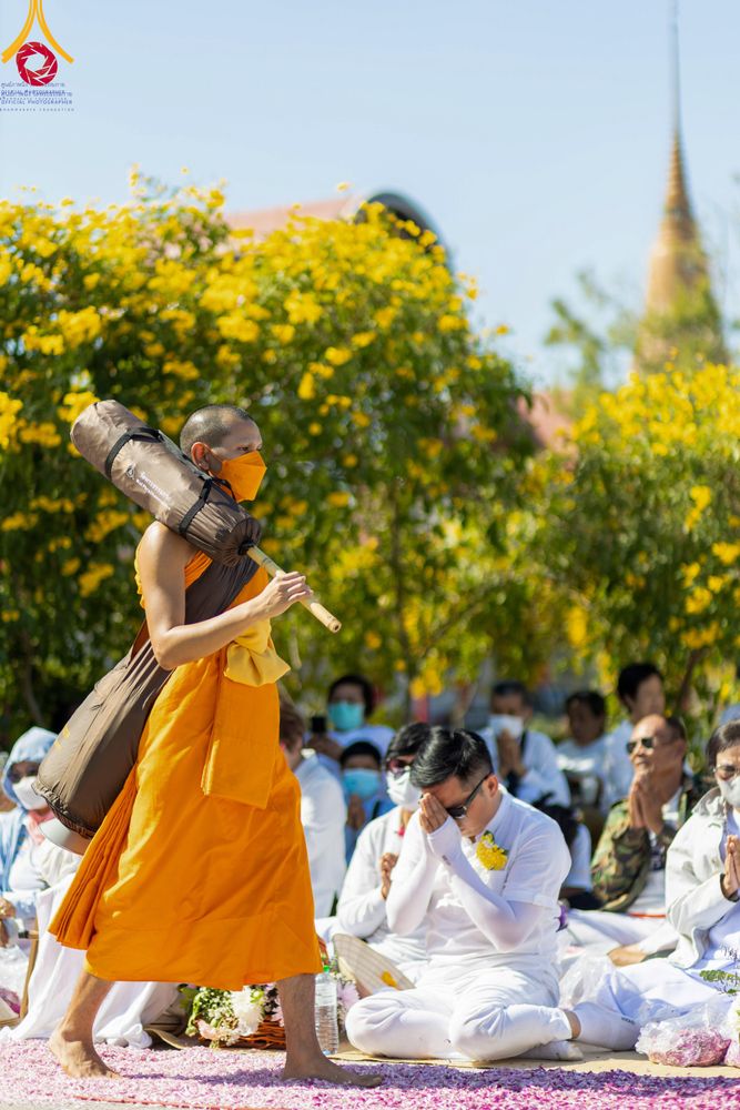 ภาพ No.106136:พิธีต้อนรับพระธรรมยาตรา ชุด 2 ในโครงการธรรมยาตรากตัญญูบูชา มหาปูชนียาจารย์  พระมงคลเทพมุนี(สด จนฺทสโร) พระผู้ปราบมาร  อนุสรณ์สถาน 7 แห่ง ปีที่ 12  วันที่ 3 มกราคม พ.ศ. 2567  ณ อนุสรณ์สถานโลตัสแลนด์ จ.สุพรรณบุรี