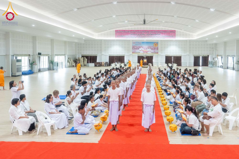 ภาพ No.318664:วันที่ 29 มีนาคม พ.ศ. 2569 พิธีเวียนประทักษิณ มอบผ้าไตร บรรพชาสามเณร  ณ ศูนย์อบรมเยาวชนกาญบุรี