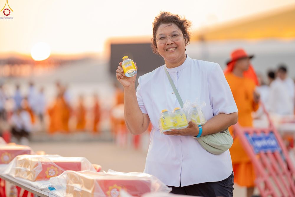 ภาพ No.322565:วันที่ 17 เมษายน พ.ศ.2569 การเรียงกล่องไทยธรรม เรียงน้ำดื่ม เรียงร่ม ณ ลานธรรมพระมหาธรรมกายเจดีย์ เพื่องานถวายมหาสังฆทาน 40,000 กว่าวัดทั่วประเทศ วันคุ้มครองโลก 22 เมษายน พ.ศ.2569 วัดพระธรรมกาย