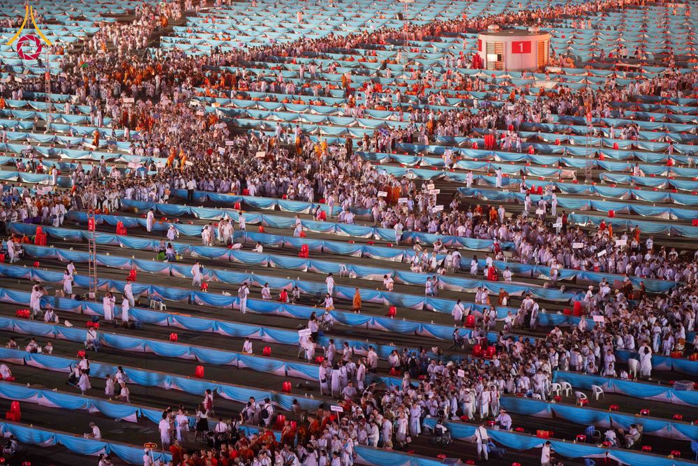 ภาพ No.324508:วันที่ 22 เมษายน พ.ศ.2569 (วันคุ้มครองโลก) บรรยากาศพระสังฆาธิการและสาธุชน การเดินทางกลับ งานถวายมหาสังฆทาน 40,000 กว่าวัดทั่วประเทศ วัดพระธรรมกาย