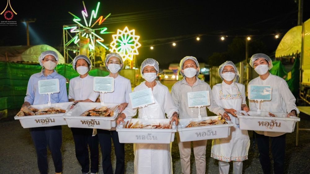 ภาพ No.72903:พิธีถวายภัตตาหารเป็นสังฆทาน แด่คณะพระธรรมยาตราฯ ในโครงการธรรมยาตรากตัญญูบูชา มหาปูชนียาจารย์ พระมงคลเทพมุนี(สด จนฺทสโร) พระผู้ปราบมาร อนุสรณ์สถาน 7 แห่ง ปีที่ 11 วันที่ 20 มกราคม พ.ศ. 2566