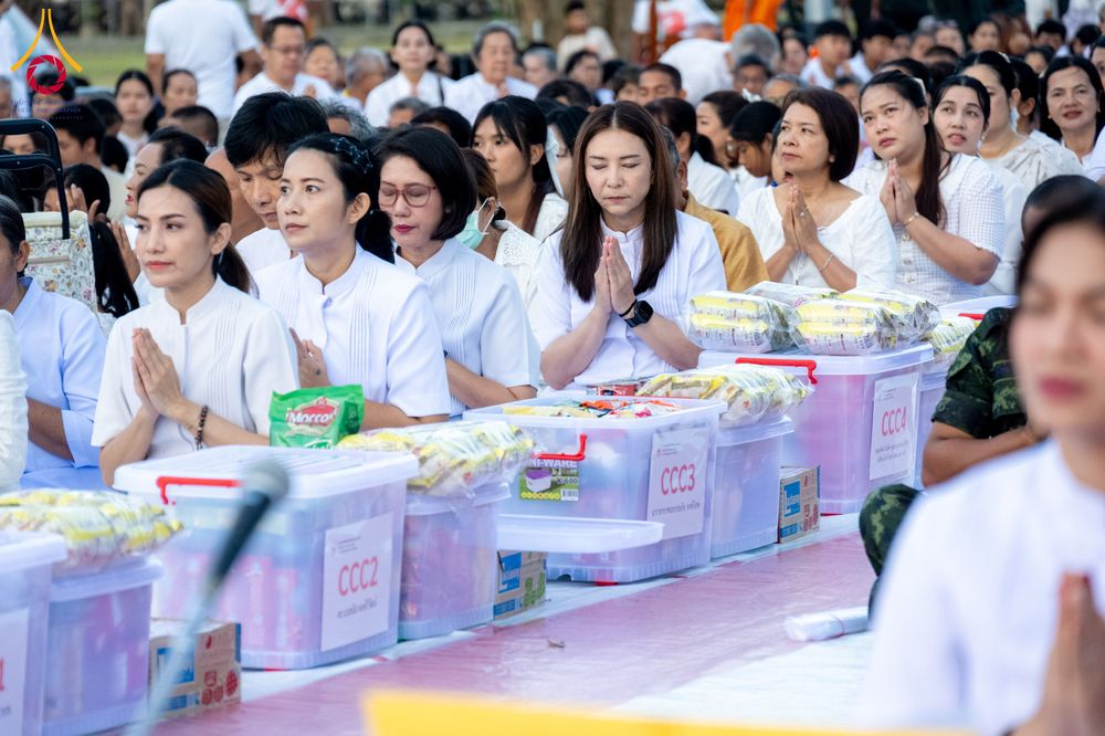 ภาพ No.281507:วันอาทิตย์ที่ 28 ธันวาคม พ.ศ.2568 ตักบาตรพระ 1000 รูป ปีที่ 1 ทำบุญเมืองสตูลส่งท้ายปี ณ หน้าโรงเรียนสตูลวิทยา จ.สตูล