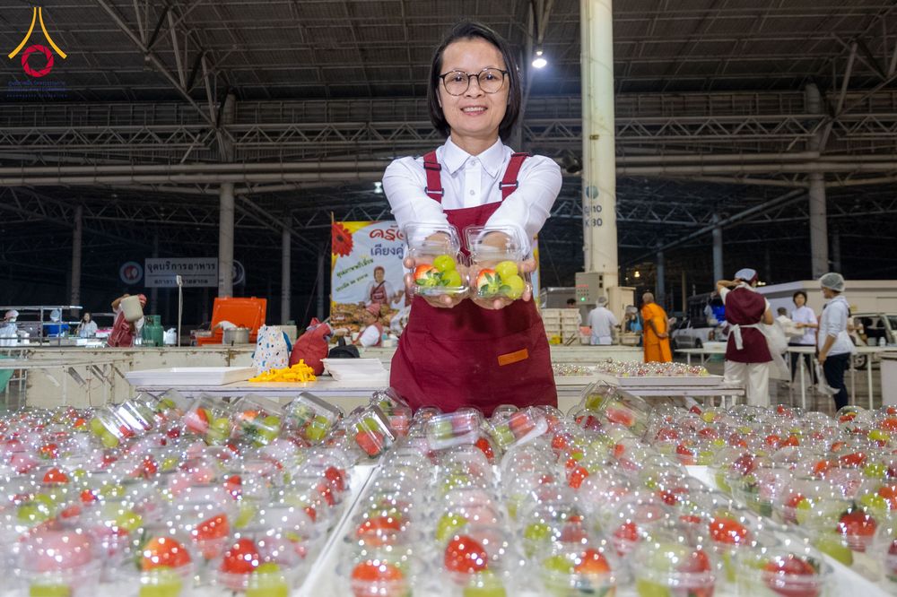 ภาพ No.303766:วันที่ 28 มกราคม พ.ศ. 2569 พิธีถวายภัตตาหารเป็นสังฆทาน แด่พระธรรมยาตรา ณ วัดพระธรรมกาย  จังหวัดปทุมธานี ในโครงการธรรมยาตรา กตัญญูบูชา มหาปูชนียาจารย์ พระมงคลเทพมุนี(สด จนฺทสโร) พระผู้ปราบมาร อนุสรณ์สถาน 7 แห่ง ปีที่ 14