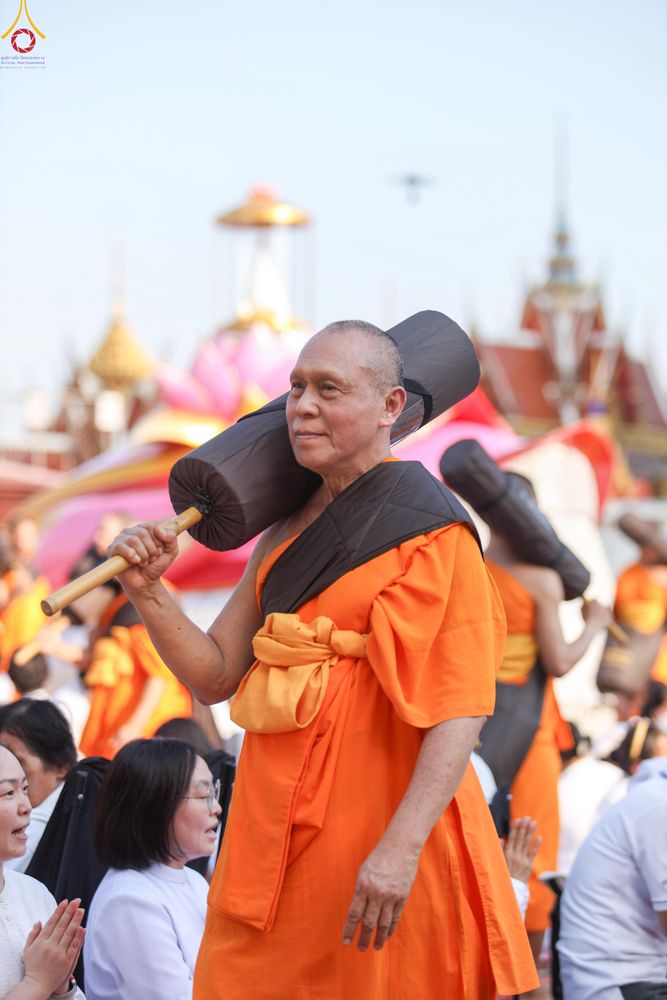 ภาพ No.295220:วันที่ 16 มกราคม พ.ศ. 2569 พิธีต้อนรับพระธรรมยาตรา อนุสรณ์สถานลำดับที่ 4 (ภาพชุดที่ 2) สถานที่เกิดด้วยกายธรรม ณ วัดโบสถ์บน ต.บางคูเวียง จ.นนทบุรี ในโครงการธรรมยาตรา กตัญญูบูชา มหาปูชนียาจารย์ พระมงคลเทพมุนี(สด จนฺทสโร) พระผู้ปราบมาร อนุสรณ์สถาน 7 แห่ง ปี