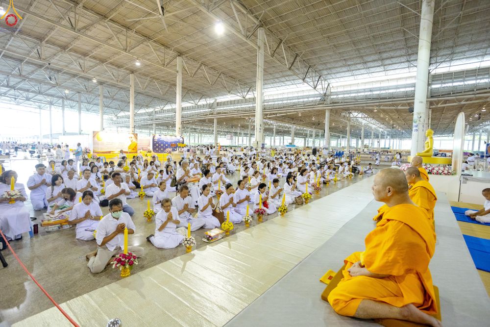 ภาพ No.337768:วันอาทิตย์ต้นเดือน 5 กรกฎาคม พ.ศ.2569 พิธีตักบาตรข้าวสารอาหารแห้ง  ณ บ้านแก้วเรือนทองคุณยายฯ วัดพระธรรมกาย