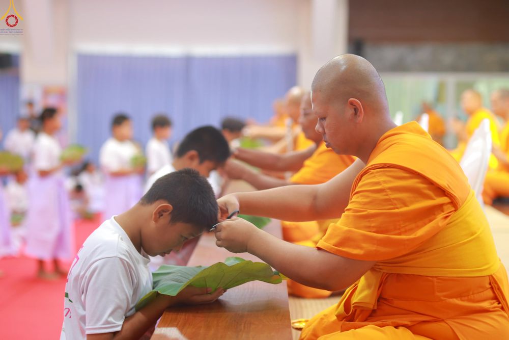 ภาพ No.320066:วันเสาร์ที่ 4 เมษายน 2569 พิธีตัดปอยผม ขอขมาผู้ปกครอง  มอบบาตร-ผ้าไตร และพิธีบรรพชาสามเณร 87 รูป  ณ ศูนย์ปฏิบัติธรรมระยอง(บ้านช่องลม)  ต.บางบุตร อ.บ้านค่าย จ.ระยอง