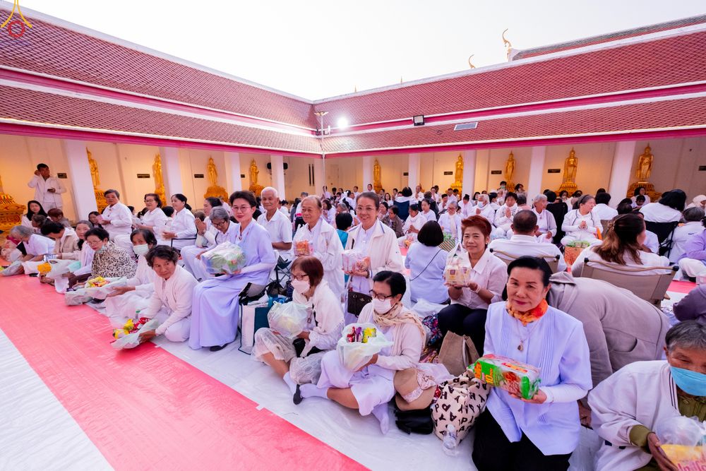 ภาพ No.294344:วันที่ 14 มกราคม พ.ศ. 2569 พิธีตักบาตรพระธรรมยาตรา ณ วัดสองพี่น้อง ต.ต้นตาล อ.สองพี่น้อง จ.สุพรรณบุรี ในโครงการธรรมยาตรา กตัญญูบูชา มหาปูชนียาจารย์ พระมงคลเทพมุนี(สด จนฺทสโร) พระผู้ปราบมาร อนุสรณ์สถาน 7 แห่ง ปีที่ 14