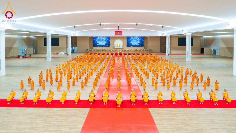 ภาพ No.319579:วันเสาร์ที่ 4 เมษายน พ.ศ.2569 พิธีขอขมา มอบผ้าไตร และถวายบาตรแด่นาคธรรมทายาท ในโครงการบรรพชาสามเณรฟื้นฟูพระพุทธศาสนาทั่วไทย โครงการหน่อแก้วเปรียญธรรม รุ่นที่ 14 โครงการสามเณรยุวธรรมทายาท รุ่นที่ 34 โครงการสามเณรมัชฌิมธรรมทายาท รุ่นที่ 30 ณ สภาธรรมกายสากล