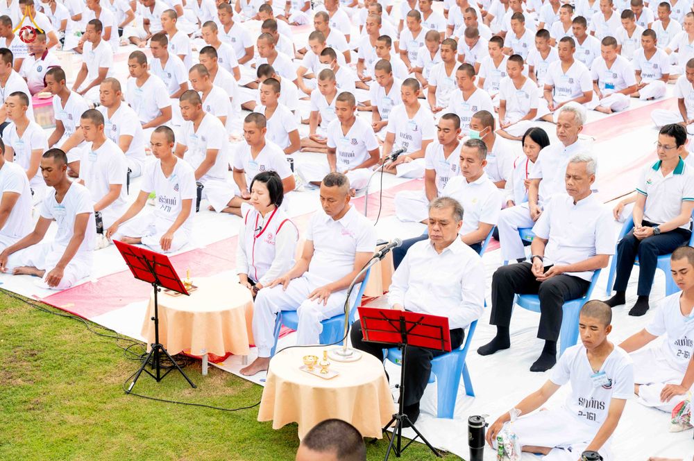 ภาพ No.340965:วันที่ 26 กรกฎาคม พ.ศ. 2569 โครงการพัฒนาคุณธรรม จริยธรรม สำหรับนักเรียนนายสิบตำรวจ (นสต.) รุ่นที่ 17 ศูนย์ฝึกอบรมตำรวจภูธรภาค 1 ได้จัดกิจกรรม ตักบาตรเพื่อน้อมอุทิศถวายเพื่อเป็นพระราชกุศลฯ  และปฏิบัติธรรม ติวธรรมมะ ณ ศูนย์ปฏิบัติธรรมเวิล์ดพีช วัลเล่ย์ (Wo