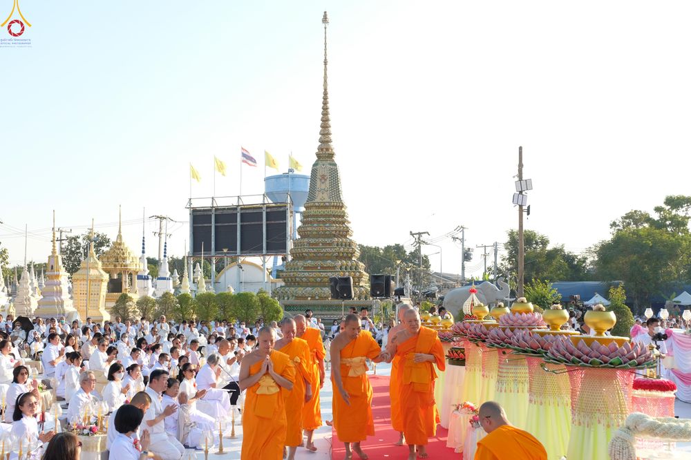 ภาพ No.293838:วันที่ 14 มกราคม พ.ศ. 2569 พิธีจุดประทีปถวายเป็นพุทธบูชา และบูชาธรรมมหาปูชนียาจารย์  ณ วัดสองพี่น้อง ต.ต้นตาล อ.สองพี่น้อง จ.สุพรรณบุรี ในโครงการธรรมยาตรา กตัญญูบูชา มหาปูชนียาจารย์ พระมงคลเทพมุนี(สด จนฺทสโร) พระผู้ปราบมาร อนุสรณ์สถาน 7 แห่ง ปีที่ 14