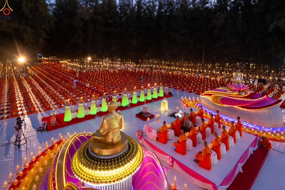 ภาพ No.290178:วันที่ 6 มกราคม พ.ศ. 2569 พิธีจุดประทีปถวายเป็นพุทธบูชา และบูชาธรรมมหาปูชนียาจารย์ (ภาพชุดที่ 2) ณ อนุสรณ์สถานมหาวิหารพระมงคลเทพมุนี (โลตัสแลนด์) อ.สองพี่น้อง จ.สุพรรณบุรี ในโครงการธรรมยาตรา กตัญญูบูชา มหาปูชนียาจารย์ พระมงคลเทพมุนี(สด จนฺทสโร) พระผู้ปรา