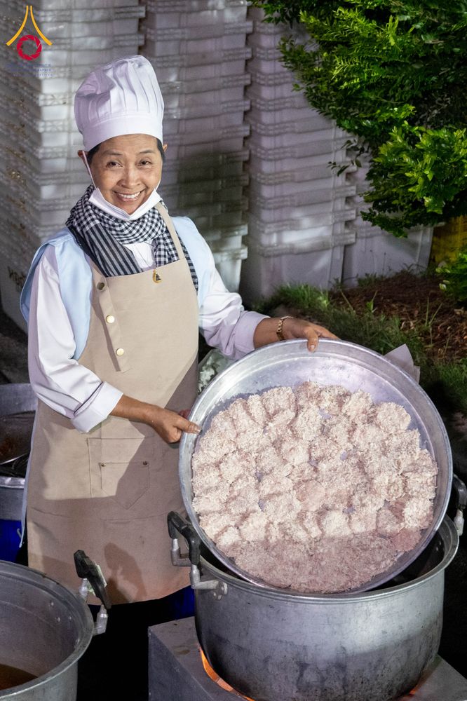 ภาพ No.287987:วันที่ 4 มกราคม พ.ศ. 2569 พิธีถวายภัตตาหารเป็นสังฆทาน แด่พระธรรมยาตรา ในโครงการธรรมยาตรา กตัญญูบูชา มหาปูชนียาจารย์ พระมงคลเทพมุนี(สด จนฺทสโร) พระผู้ปราบมาร อนุสรณ์สถาน 7 แห่ง ปีที่ 14 ณ อนุสรณ์สถานมหาวิหารพระมงคลเทพมุนี (โลตัสแลนด์) อ.สองพี่น้อง จ.สุพรร