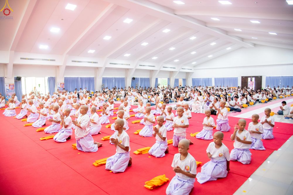 ภาพ No.320179:วันเสาร์ที่ 4 เมษายน 2569 พิธีตัดปอยผม ขอขมาผู้ปกครอง  มอบบาตร-ผ้าไตร และพิธีบรรพชาสามเณร 87 รูป  ณ ศูนย์ปฏิบัติธรรมระยอง(บ้านช่องลม)  ต.บางบุตร อ.บ้านค่าย จ.ระยอง