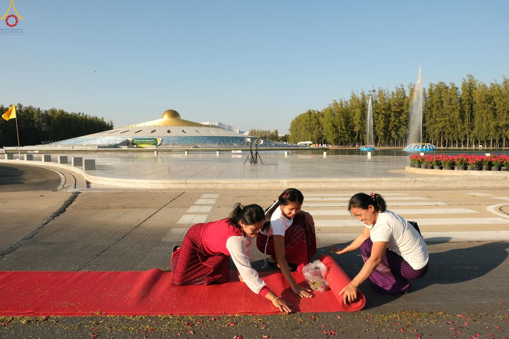 ภาพ No.296048:ภาพเบื้องหลังอาสาสมัครรวมใจ ชุดที่ 1 ในโครงการธรรมยาตรา กตัญญูบูชา มหาปูชนียาจารย์ พระมงคลเทพมุนี(สด จนฺทสโร) พระผู้ปราบมาร อนุสรณ์สถาน 7 แห่ง ปีที่ 14