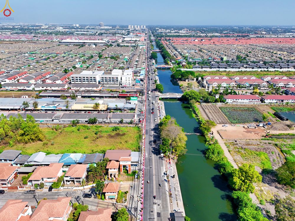 ภาพ No.304239:วันที่ 25 มกราคม พ.ศ. 2569 พิธีต้อนรับพระธรรมยาตรา  รร.สามัคคีราษฏร์บำรุง-วัดพระธรรมกาย ในโครงการธรรมยาตรา กตัญญูบูชา มหาปูชนียาจารย์ พระมงคลเทพมุนี(สด จนฺทสโร) พระผู้ปราบมาร อนุสรณ์สถาน 7 แห่ง ปีที่ 14