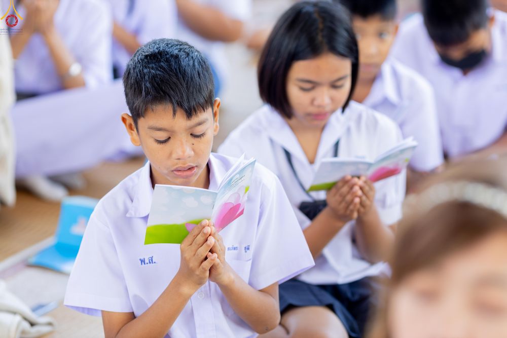 ภาพ No.293312:วันที่ 12 มกราคม พ.ศ. 2569 พิธีทอดผ้าป่าทำนุบำรุงศาสนสถาน ณ วัดพรสวรรค์ อ.สองพี่น้อง จ.สุพรรณบุรี ในโครงการธรรมยาตรา กตัญญูบูชา มหาปูชนียาจารย์ พระมงคลเทพมุนี(สด จนฺทสโร) พระผู้ปราบมาร อนุสรณ์สถาน 7 แห่ง ปีที่ 14