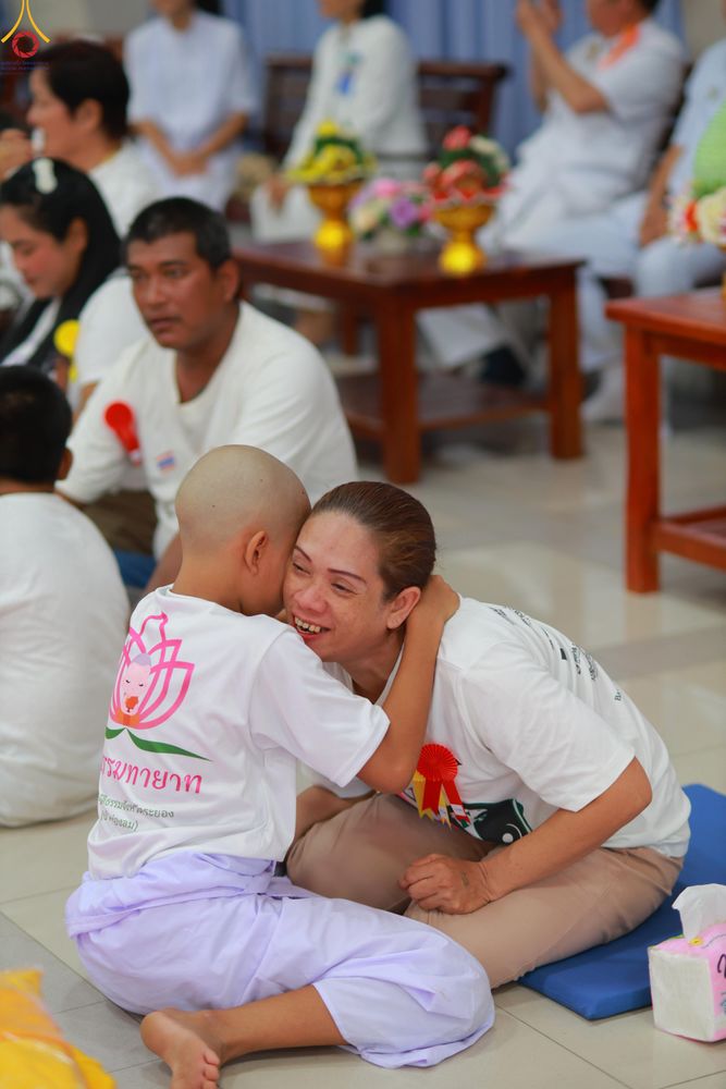 ภาพ No.320170:วันเสาร์ที่ 4 เมษายน 2569 พิธีตัดปอยผม ขอขมาผู้ปกครอง  มอบบาตร-ผ้าไตร และพิธีบรรพชาสามเณร 87 รูป  ณ ศูนย์ปฏิบัติธรรมระยอง(บ้านช่องลม)  ต.บางบุตร อ.บ้านค่าย จ.ระยอง