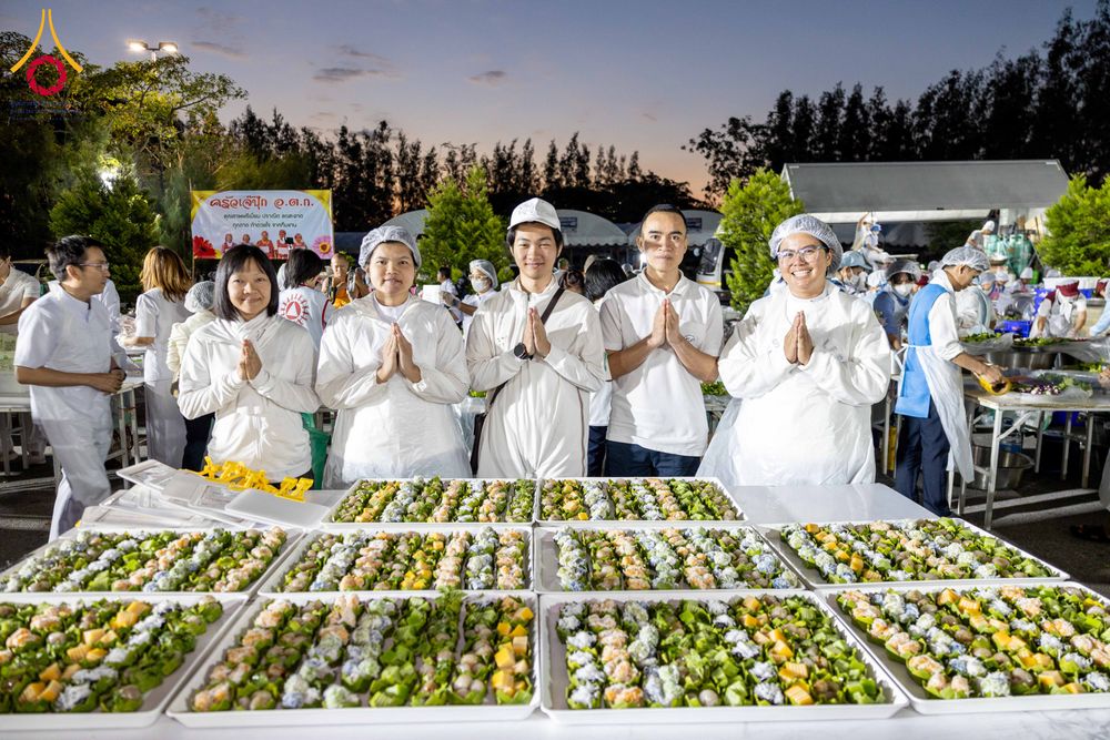 ภาพ No.289512:วันที่ 7 มกราคม พ.ศ. 2569 พิธีถวายภัตตาหารเป็นสังฆทาน แด่พระธรรมยาตรา ในโครงการธรรมยาตรา กตัญญูบูชา มหาปูชนียาจารย์ พระมงคลเทพมุนี(สด จนฺทสโร) พระผู้ปราบมาร อนุสรณ์สถาน 7 แห่ง ปีที่ 14 ณ อนุสรณ์สถานมหาวิหารพระมงคลเทพมุนี (โลตัสแลนด์) อ.สองพี่น้อง จ.สุพรร