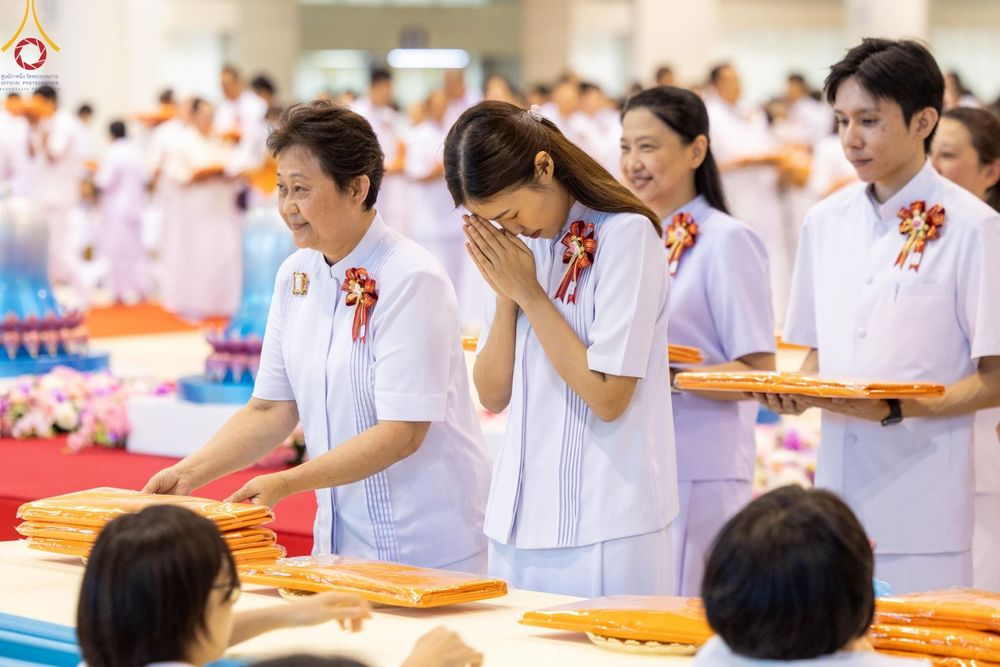ภาพ No.160266:พิธีทอดผ้าป่าสมทบกฐินวัดพระธรรมกาย และสมทบกฐิน 30,000 วัดทั่วไทย ครั้งที่ 3 ณ สภาธรรมกายสากล วัดพระธรรมกาย วันพฤหัสบดีที่ 10 ตุลาคม พ.ศ. 2567