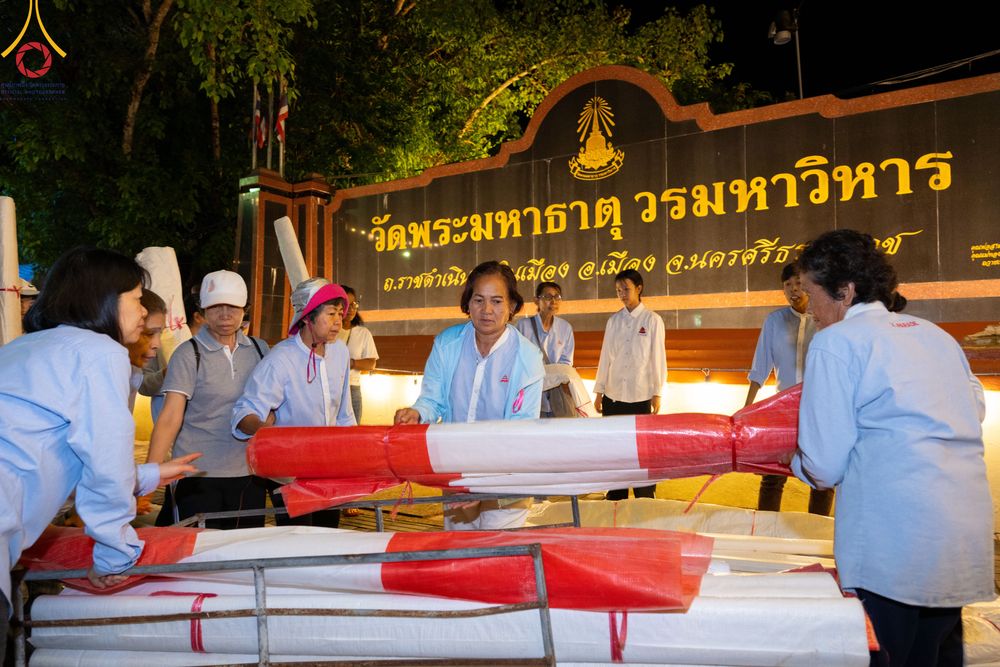 ภาพ No.311124:วันเสาร์ที่ 28 กุมภาพันธ์ พ.ศ. 2569 พิธีตักบาตรพระมหากุศล 11,250 รูป เฉลิมฉลอง 1,250 ปีศรีธรรมราชเจดีย์ สู่มรดกโลก ณ ถนนราชดำเนิน บริเวณหน้าวัดพระมหาธาตุวรมหาวิหาร อ.เมือง จ.นครศรีธรรมราช