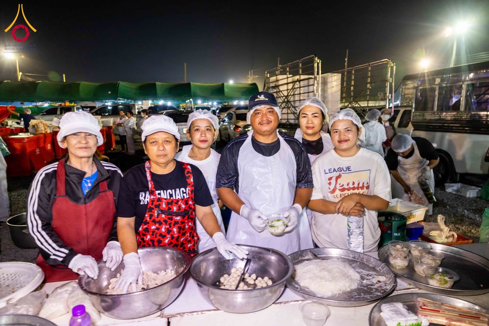 ภาพ No.301721:วันที่ 24 มกราคม พ.ศ. 2569 พิธีถวายภัตตาหารเป็นสังฆทาน แด่พระธรรมยาตรา ณ อนุสรณ์สถานบางปลา วัดบางปลา อำเภอบางเลน จังหวัดนครปฐม ในโครงการธรรมยาตรา กตัญญูบูชา มหาปูชนียาจารย์ พระมงคลเทพมุนี(สด จนฺทสโร) พระผู้ปราบมาร อนุสรณ์สถาน 7 แห่ง ปีที่ 14