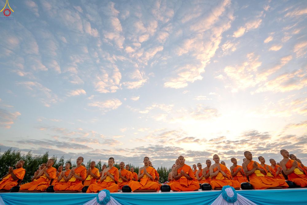 ภาพ No.302457:วันที่ 24 มกราคม พ.ศ. 2569 พิธีตักบาตรพระธรรมยาตรา ณ อนุสรณ์สถานลำดับที่ 5 สถานที่เผยแผ่วิชชาธรรมกายครั้งแรก อนุสรณ์สถานบางปลา วัดบางปลา อำเภอบางเลน จังหวัดนครปฐม ในโครงการธรรมยาตรา กตัญญูบูชา มหาปูชนียาจารย์ พระมงคลเทพมุนี(สด จนฺทสโร) พระผู้ปราบมาร อนุส