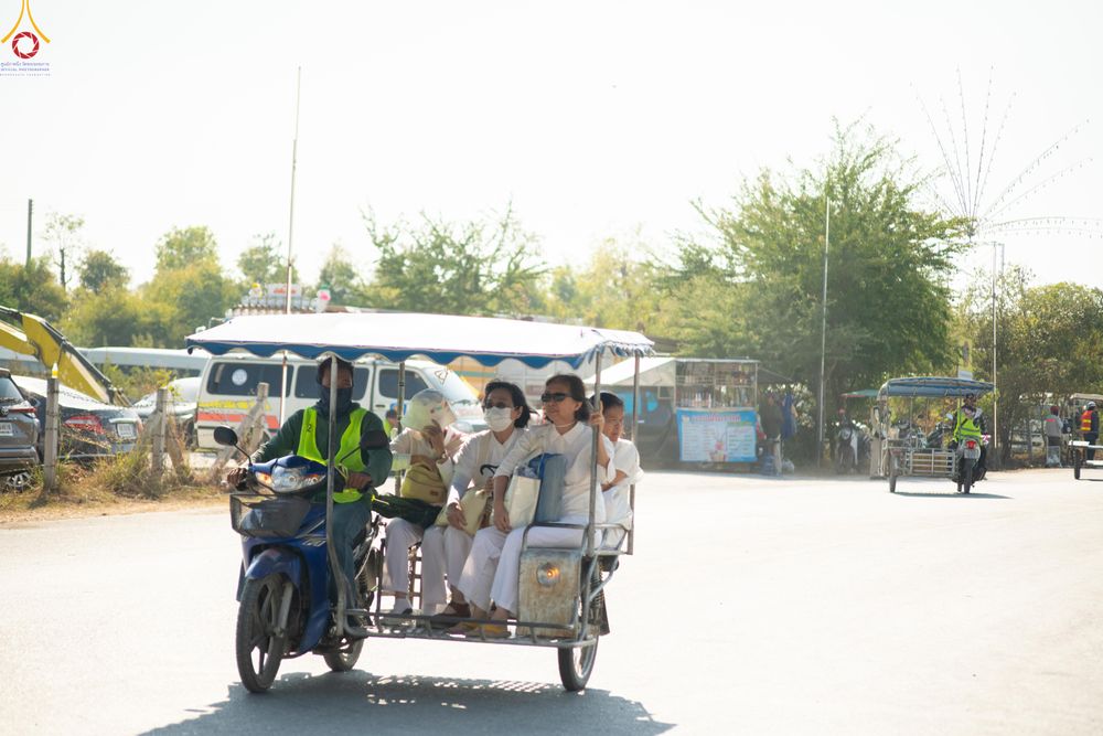 ภาพ No.292745:วันที่ 11 มกราคม พ.ศ. 2569 พิธีต้อนรับพระธรรมยาตรา ณ อนุสรณ์สถานลำดับที่ 3 สถานที่เกิดในเพศสมณะ วัดสองพี่น้อง อำเภอสองพี่น้อง จังหวัดสุพรรณบุรี ในโครงการธรรมยาตรา กตัญญูบูชา มหาปูชนียาจารย์ พระมงคลเทพมุนี(สด จนฺทสโร) พระผู้ปราบมาร อนุสรณ์สถาน 7 แห่ง ปีที