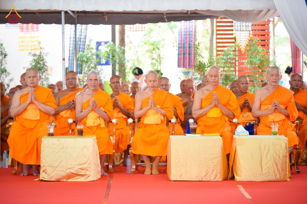 ภาพ No.327161:วันศุกร์ที่ 1 พฤษภาคม พ.ศ.2569 พิธีทอดผ้าป่า โปรยรัตนชาติ ตอกเสาเข็มมงคลต้นแรก สถาปนา “องค์พระเจดีย์เพื่อสร้างสันติภาพโลก” (แห่งแรกของภาคอีสาน) ณ ธุดงคสถานอำนาจเจริญ  อ.เมือง จ.อำนาจเจริญ