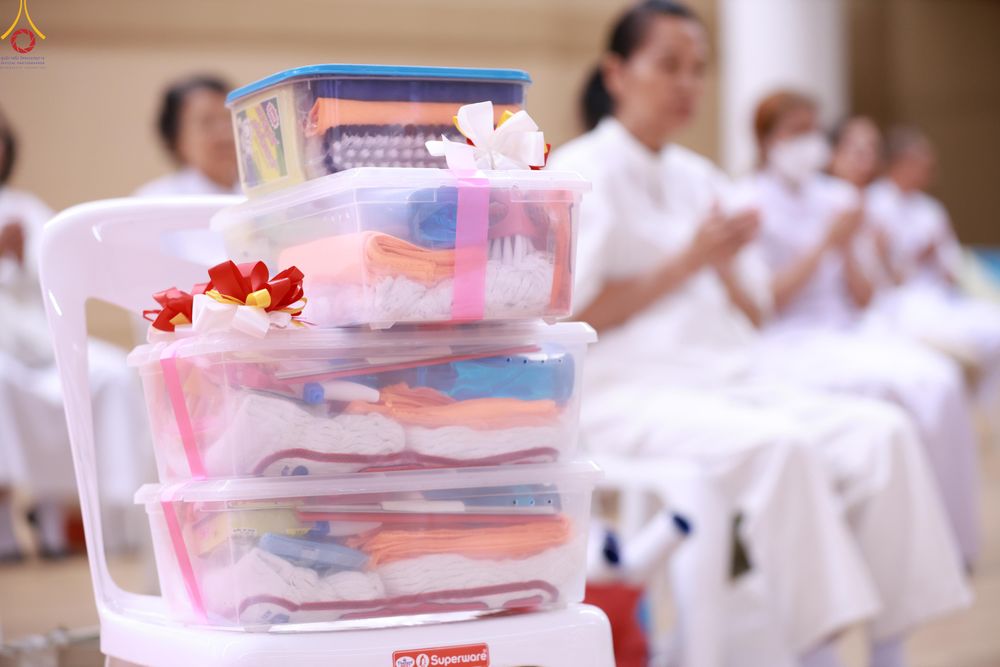 ภาพ No.280580:วันที่ 28 ธันวาคม พ.ศ.2568 พิธีถวายอุปกรณ์ทำความสะอาด ณ ห้องแก้วสารพัดนึก วัดพระธรรมกาย