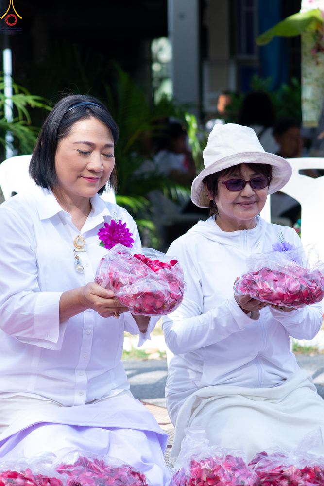 ภาพ No.287709:วันที่ 3 มกราคม พ.ศ. 2569 พิธีต้อนรับพระธรรมยาตรา ครั้งที่ 2 (ภาพชุดที่ 2) ในโครงการธรรมยาตรา กตัญญูบูชา มหาปูชนียาจารย์ พระมงคลเทพมุนี(สด จนฺทสโร) พระผู้ปราบมาร อนุสรณ์สถาน 7 แห่ง ปีที่ 14 ณ อนุสรณ์สถานมหาวิหารพระมงคลเทพมุนี (โลตัสแลนด์) อ.สองพี่น้อง จ.