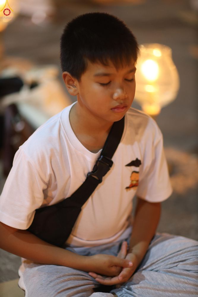 ภาพ No.297192:วันที่ 17 มกราคม พ.ศ. 2569 พิธีจุดประทีปถวายเป็นพุทธบูชา และบูชาธรรมมหาปูชนียาจารย์ (ภาพชุดที่ 2) ณ วัดโบสถ์บน ต.บางคูเวียง จ.นนทบุรี อนุสรณ์สถานลำดับที่ 4 สถานที่เกิดด้วยกายธรรม ในโครงการธรรมยาตรา กตัญญูบูชา มหาปูชนียาจารย์ พระมงคลเทพมุนี(สด จนฺทสโร) พร