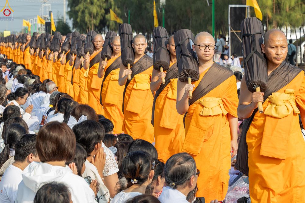 ภาพ No.299710:วันที่ 18 มกราคม พ.ศ. 2569 พิธีต้อนรับพระธรรมยาตรา (ภาพชุดที่ 2) ณ อนุสรณ์สถานลำดับที่ 5  สถานที่เผยแผ่วิชชาธรรมกายครั้งแรก อนุสรณ์สถานบางปลา วัดบางปลา อำเภอบางเลน จังหวัดนครปฐม ในโครงการธรรมยาตรา กตัญญูบูชา มหาปูชนียาจารย์ พระมงคลเทพมุนี(สด จนฺทสโร) พระ