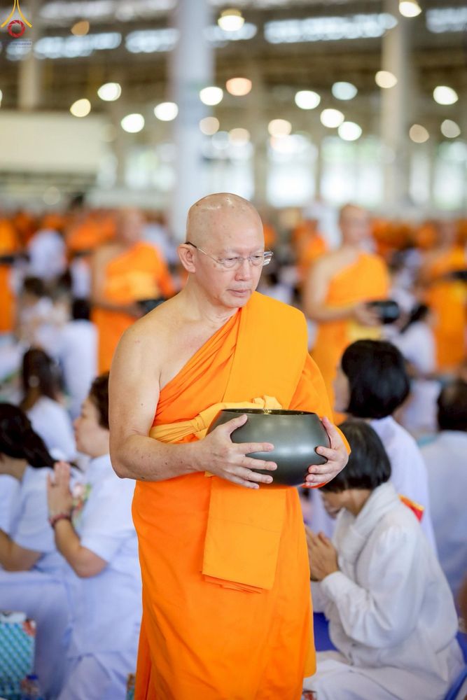 ภาพ No.263928:วันอาทิตย์ที่ 2 พฤศจิกายน พ.ศ. 2568 พิธีตักบาตรอาทิตย์ต้นเดือน ณ บ้านแก้วเรือนทองคุณยายฯ วัดพระธรรมกาย