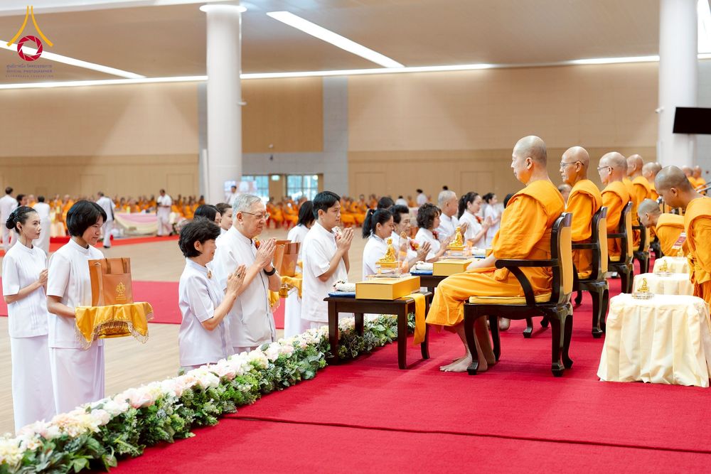 ภาพ No.272926:วันอาทิตย์ที่ 23 พฤศจิกายน พ.ศ.2568 พิธีมุทิตาสักการะ พระมหาเถระและพระเถระ ประจำปีพุทธศักราช 2568 ณ ห้องแก้วสารพัดนึก 2 สภาธรรมกายสากล  วัดพระธรรมกาย