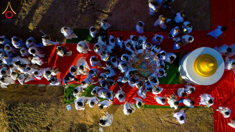 ภาพ No.261940:วันที่ 14 ตุลาคม พ.ศ. 2568 พิธีกลั่นแผ่นดิน โปรยทรายตอกเสาเข็มมหามงคลต้นแรก  สร้างองค์พระเจดีย์และจุดประทีปถวายเป็นพุทธบูชา ณ ศูนย์ปฏิบัติธรรมชัยนาท ต.ธรรมามูล อ.ชัยนาท จ.ชัยนาท