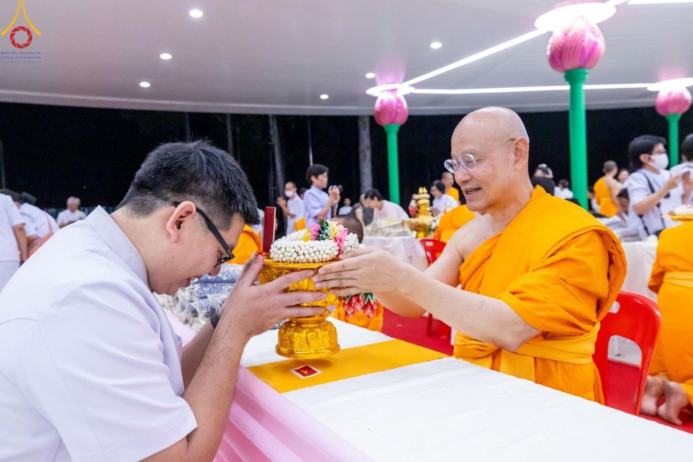 ภาพ No.123294:พิธีพระราชทานสัญญาบัตร พัดยศ และผ้าไตร แด่พระสงฆ์ในเขตปกครองคณะสงฆ์หนกลาง ณ วัดพระศรีมหาธาตุ เขตบางเขน กรุงเทพมหานคร และพิธีมุทิตาสักการะพระสังฆาธิการ ผู้ได้รับเลื่อนและตั้งสมณศักดิ์ ตามพระบรมราชโองการ ณ วัดพระธรรมกาย ในวันที่ 4 กุมภาพันธ์ พ.ศ. 2567