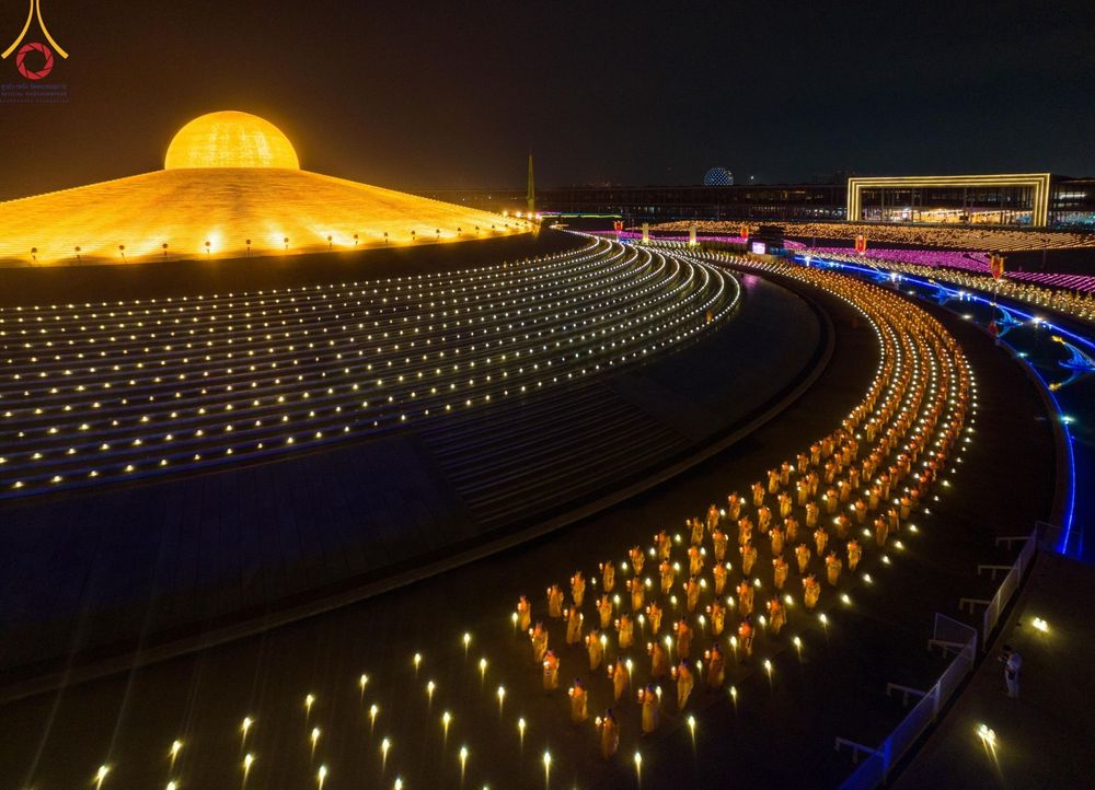 ภาพ No.279287:พิธีจุดวิสาขประทีป พิธีเวียนประทักษิณ ในวันวิสาขบูชา พุธที่ 22 พฤษภาคม พ.ศ. 2567 ( วันพระขึ้น 15 ค่ำ เดือน 6 ) ณ ลานธรรม พระมหาธรรมกายเจดีย์ วัดพระธรรมกาย จ.ปทุมธานี