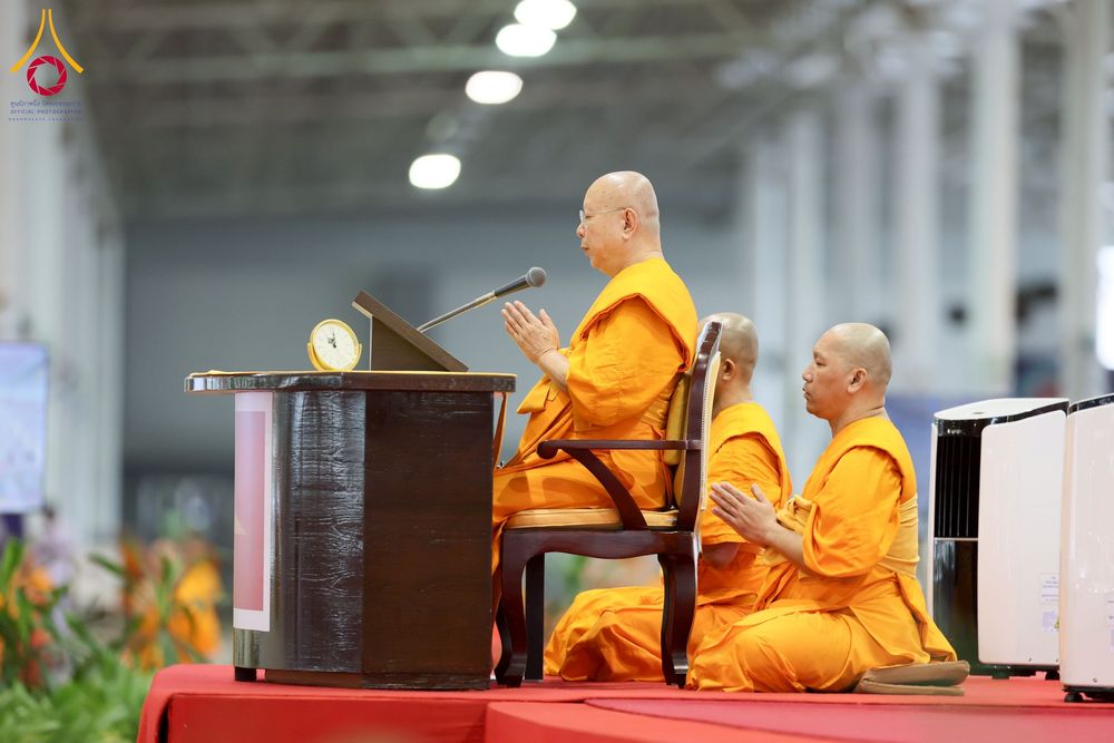 ภาพ No.258183:วันอาทิตย์ที่ 5 ตุลาคม พ.ศ. 2568 พิธีบูชาข้าวพระ ณ สภาธรรมกายสากล วัดพระธรรมกาย