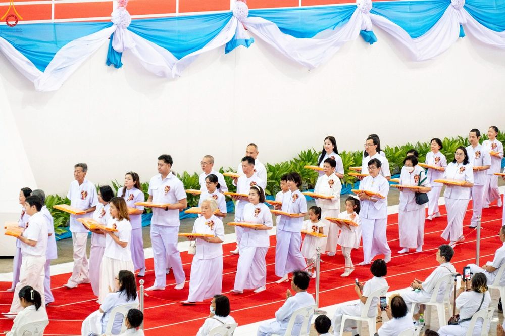 ภาพ No.251613:วันที่ 10 ตุลาคม พ.ศ. 2568 พิธีทอดผ้าป่าสมทบกฐินวัดพระธรรมกาย และสมทบกฐิน 30,000 กว่าวัดทั่วประเทศ ครั้งที่ 3 ณ สภาธรรมกายสากล วัดพระธรรมกาย