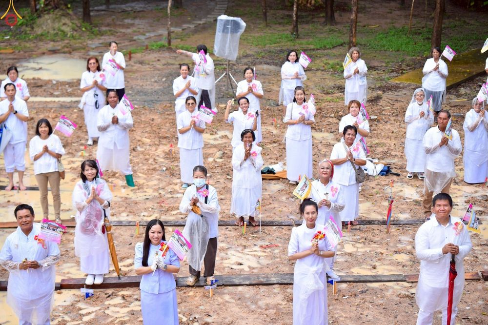 ภาพ No.250002:วันอังคารที่ 30 กันยายน พ.ศ. 2568 พิธีตอกเสามงคลต้นแรกอาคารเศรษฐีถาวร ที่พักผู้มาปฏิบัติธรรม ณ ศูนย์ปฏิบัติธรรมจันทบุรี