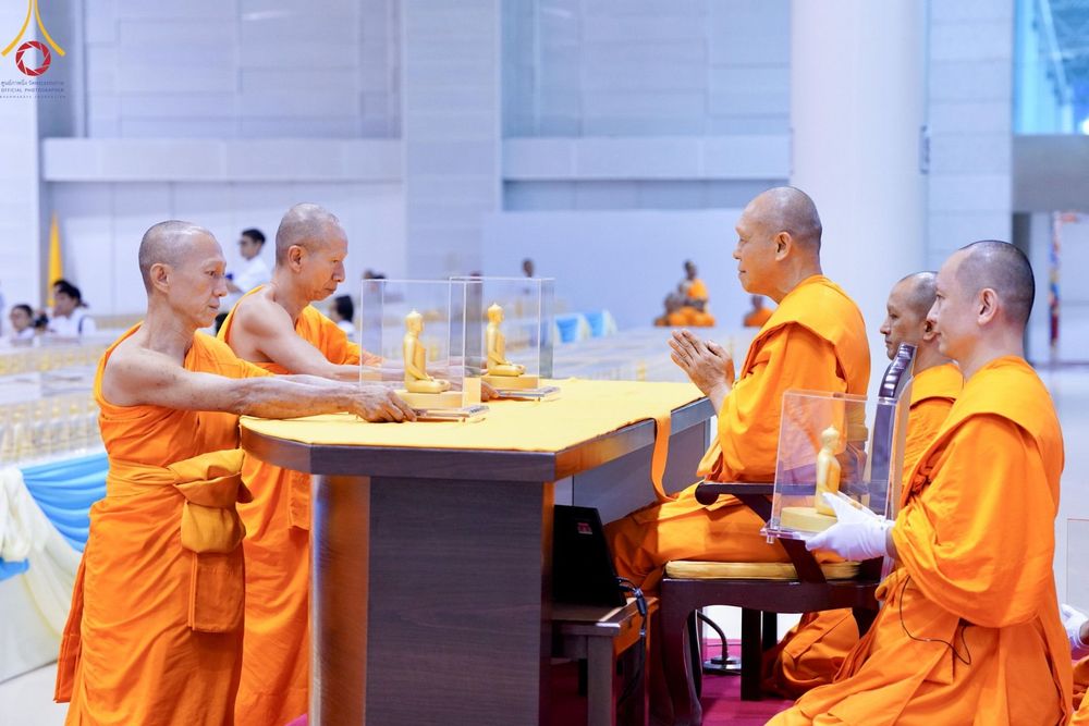ภาพ No.159532:สัมมนาพิเศษและพิธีมอบองค์พระธรรมกาย 2,000 องค์ ณ ห้องแก้วสารพัดนึก 1 วัดพระธรรมกาย วันอาทิตย์ต้นเดือนที่ 6 ตุลาคม พ.ศ. 2567