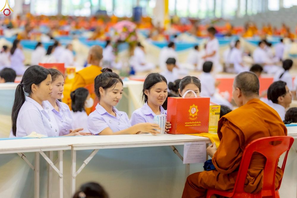 ภาพ No.236402:วันที่ 3 สิงหาคม พ.ศ. 2568 พิธีถวายมหาสังฆทานคณะสงฆ์ 2,000 กว่าวัดทั่วประเทศ ปีที่ 25 , พิธีถวายไทยธรรมคณะสงฆ์ 323 วัด 4 จังหวัดชายแดนภาคใต้ ณ วัดพระธรรมกาย