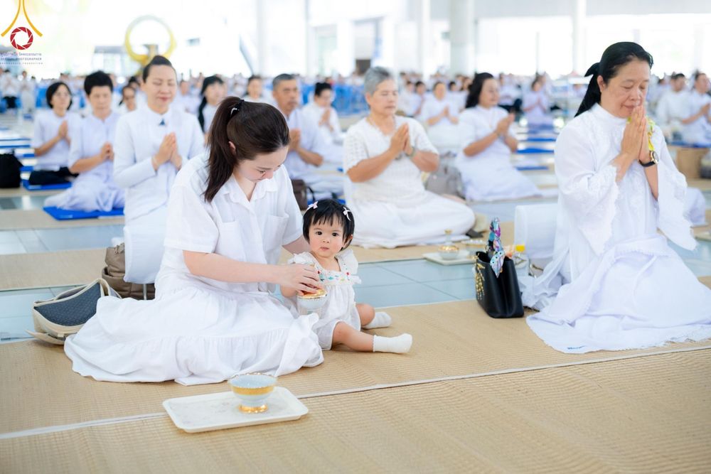 ภาพ No.147804:พิธีถวายภัตตาหารเมนูสวรรค์ ในพรรษาแห่งการเข้าถึงธรรม วันเสาร์ที่ 10 สิงหาคม พ.ศ. 2567 ณ หอฉันคุณยายอาจารย์ฯ วัดพระธรรมกาย