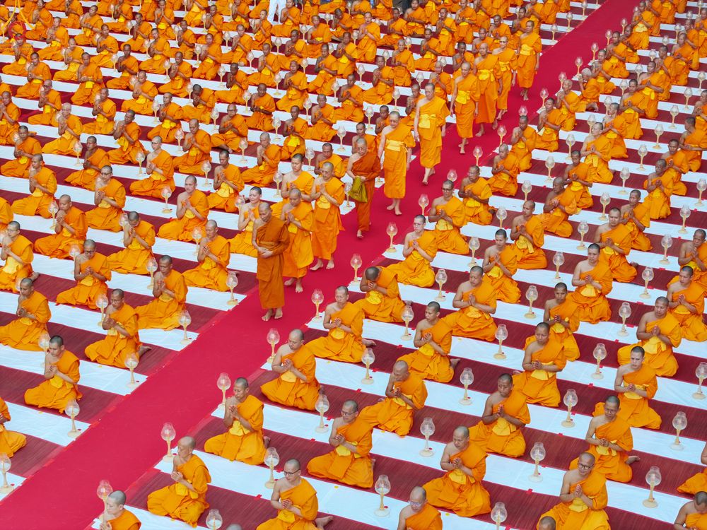 ภาพ No.289091:วันที่ 6 มกราคม พ.ศ. 2569 พิธีจุดประทีปถวายเป็นพุทธบูชา และบูชาธรรมมหาปูชนียาจารย์ ณ อนุสรณ์สถานมหาวิหารพระมงคลเทพมุนี (โลตัสแลนด์) อ.สองพี่น้อง จ.สุพรรณบุรี ในโครงการธรรมยาตรา กตัญญูบูชา มหาปูชนียาจารย์ พระมงคลเทพมุนี(สด จนฺทสโร) พระผู้ปราบมาร อนุสรณ์สถ