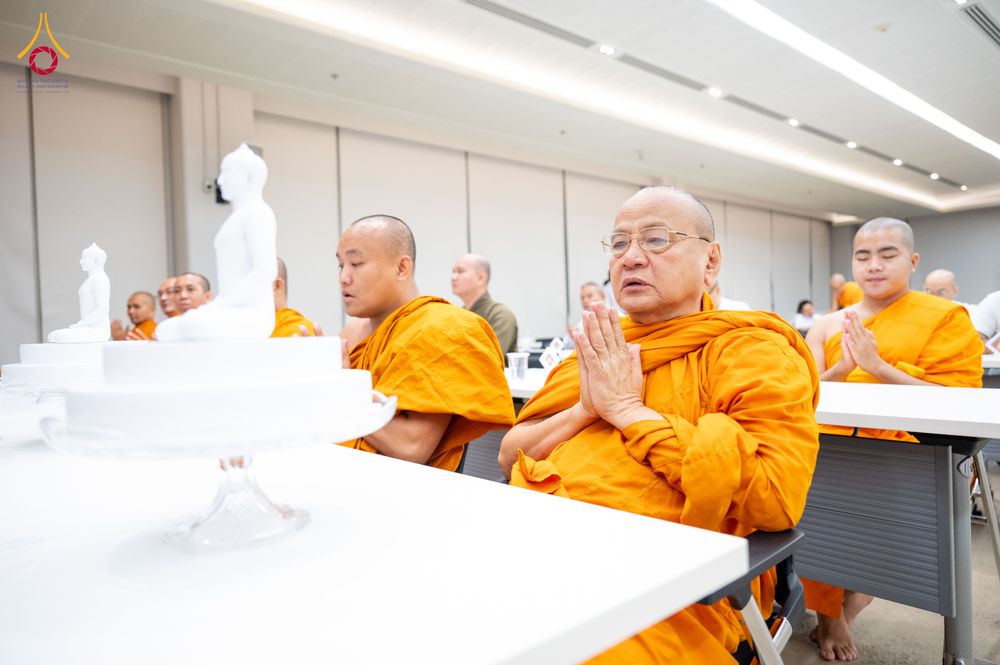 ภาพ No.324794:วันอังคารที่ 21 เมษายน พ.ศ.2569  หลวงพ่อทัตตชีโว รองเจ้าอาวาสวัดพระธรรมกาย ถวายการต้อนรับและปฏิสันถารคณะสงฆ์จากประเทศเวียดนาม