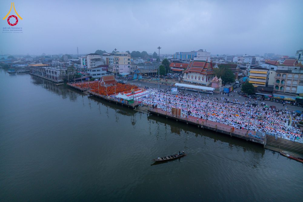 ภาพ No.284640:วันอาทิตย์ที่ 14 ธันวาคม พ.ศ.2568  พิธีทำบุญเมืองสุราษฎร์ธานี 110ปี และพิธีตักบาตรพระสงฆ์ 1,110 รูป  ณ บริเวณริมน้ำวัดกลาง (เก่า) ถนนบ้านดอน ตำบลตลาดใหม่ อำเภอเมือง จังหวัดสุราษฎร์ธานี