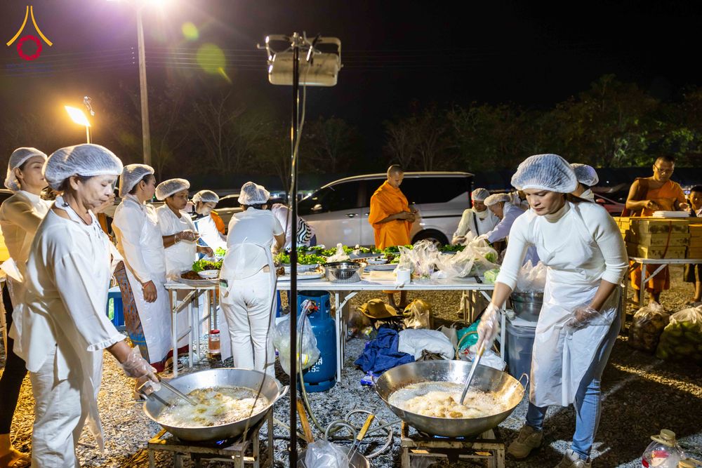 ภาพ No.301710:วันที่ 24 มกราคม พ.ศ. 2569 พิธีถวายภัตตาหารเป็นสังฆทาน แด่พระธรรมยาตรา ณ อนุสรณ์สถานบางปลา วัดบางปลา อำเภอบางเลน จังหวัดนครปฐม ในโครงการธรรมยาตรา กตัญญูบูชา มหาปูชนียาจารย์ พระมงคลเทพมุนี(สด จนฺทสโร) พระผู้ปราบมาร อนุสรณ์สถาน 7 แห่ง ปีที่ 14