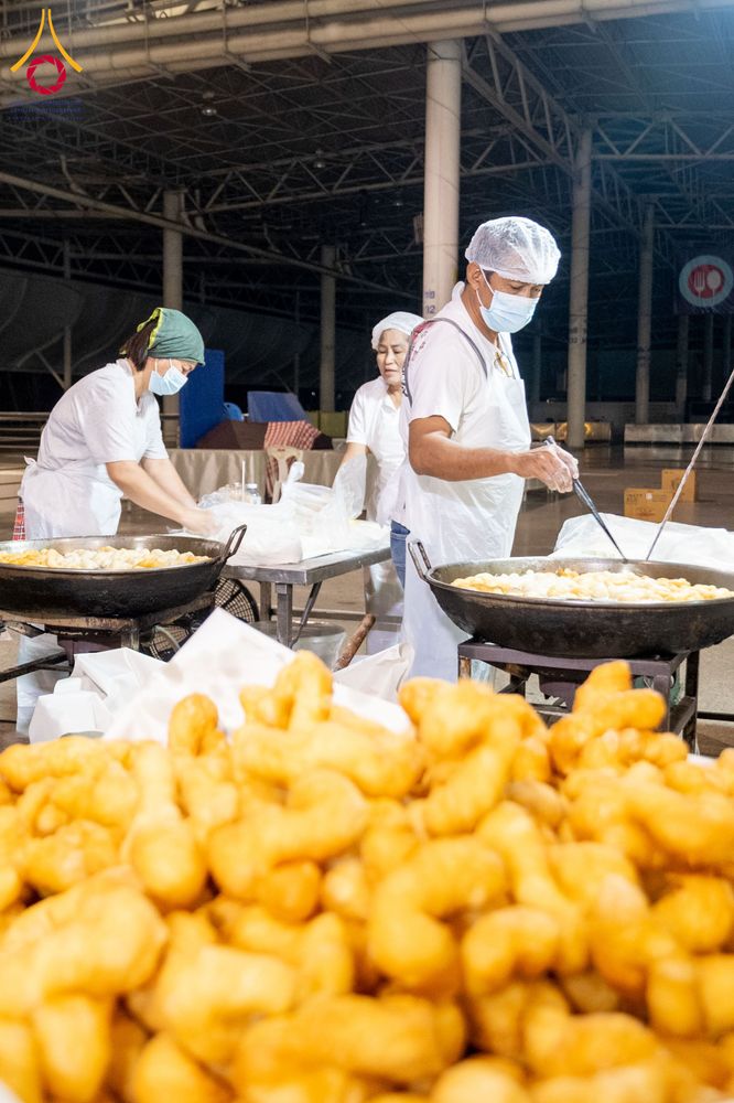 ภาพ No.303768:วันที่ 28 มกราคม พ.ศ. 2569 พิธีถวายภัตตาหารเป็นสังฆทาน แด่พระธรรมยาตรา ณ วัดพระธรรมกาย  จังหวัดปทุมธานี ในโครงการธรรมยาตรา กตัญญูบูชา มหาปูชนียาจารย์ พระมงคลเทพมุนี(สด จนฺทสโร) พระผู้ปราบมาร อนุสรณ์สถาน 7 แห่ง ปีที่ 14