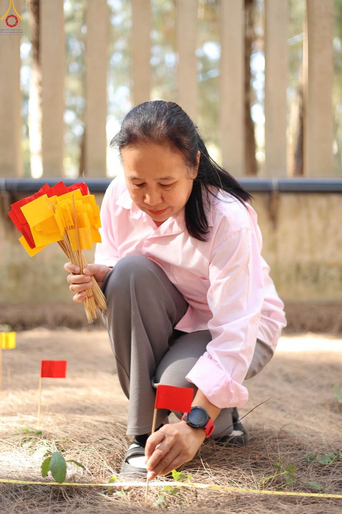 ภาพ No.300538:ภาพเบื้องหลังอาสาสมัครรวมใจ ชุดที่ 3 ในโครงการธรรมยาตรา กตัญญูบูชา มหาปูชนียาจารย์ พระมงคลเทพมุนี(สด จนฺทสโร) พระผู้ปราบมาร อนุสรณ์สถาน 7 แห่ง ปีที่ 14